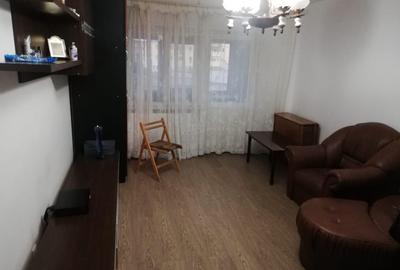 Apartament cu 3 camere, mobilat în Central