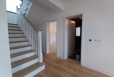 Duplex cu 4 camere cu Canalizare în Miroslava