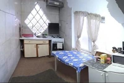 Casă cu 3 camere cu Teren 300 Mp în Central