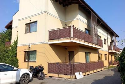 Apartament cu 3 camere semidecomandat, mobilat în Dumbrăvița