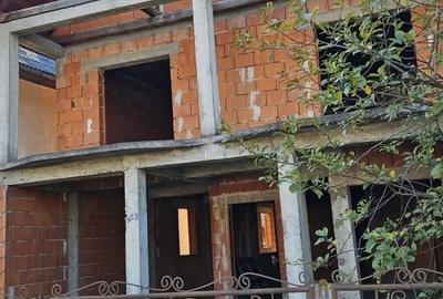Casă cu 6 camere în Central