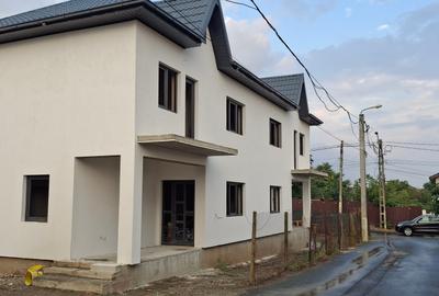 Casă cu 4 camere cu Canalizare în Nord-Est