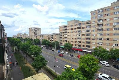 Apartament cu 3 camere în Micro 15 - 17