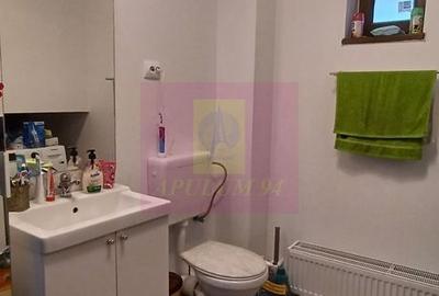 Casă cu 4 camere în Săbăreni