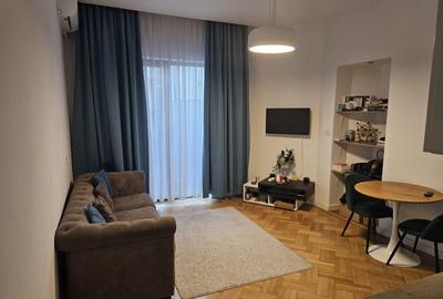 Apartament cu 2 camere semidecomandat, mobilat în Universitate