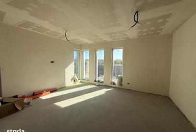 Casă cu 4 camere cu Teren 250 Mp în Central