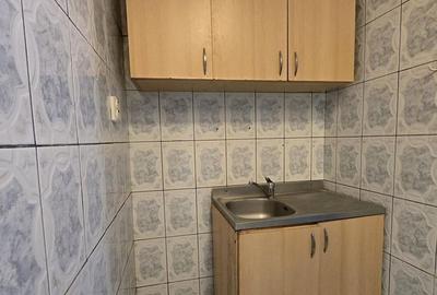 Garsonieră decomandată în Titan