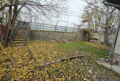 Casă cu 4 camere în Hunedoara
