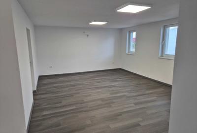 Apartament cu 3 camere decomandat în Săvinești