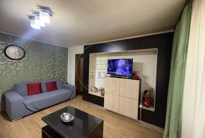 Apartament cu 3 camere semidecomandat, mobilat în Rovine