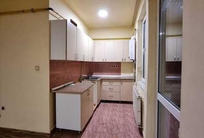 Apartament cu 3 camere decomandat în Iosia