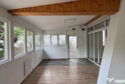 Casă cu 10 camere cu Teren 402 Mp în Lacul Tei
