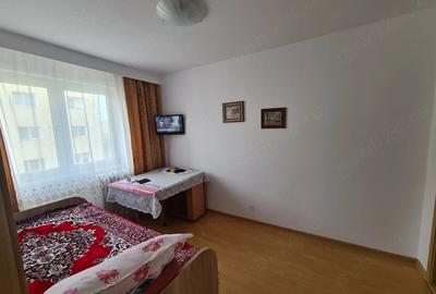 Apartament cu 2 camere semidecomandat în Tractorul