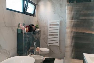Casă cu 4 camere cu Teren 400 Mp în Central