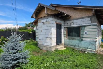 Casă cu 4 camere cu Teren 1172 Mp în Hemeiuș