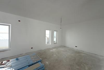 Casă cu 3 camere cu Teren 275 Mp în Sânmihaiu Român