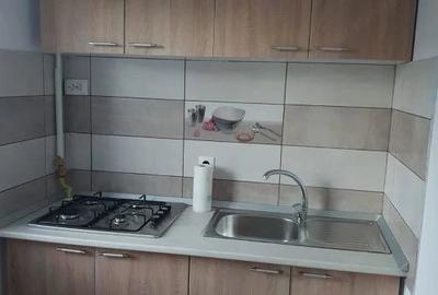 Garsonieră decomandată în Titan