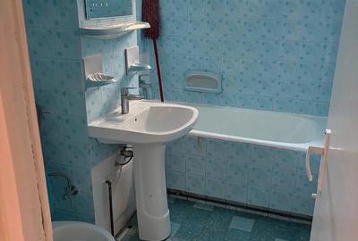 Apartament cu 3 camere decomandat în Aradului