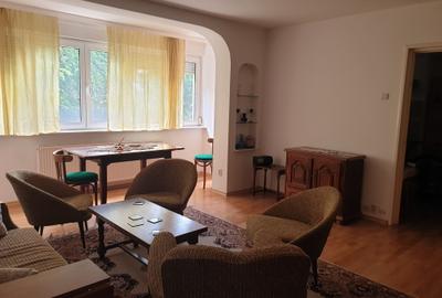 Apartament cu 3 camere semidecomandat în Bucur Obor