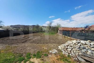 Teren de 5470 mp, în Central