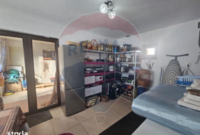 Casă cu 7 camere cu Teren 350 Mp în Central - 14