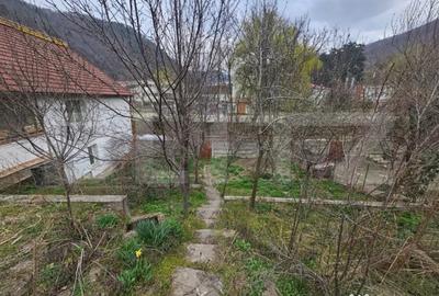 Casă cu 4 camere cu Teren 400 Mp în Central