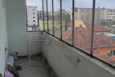 Apartament cu 4 camere semidecomandat în Central - 1