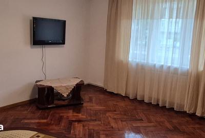 Apartament cu 3 camere semidecomandat în Terezian