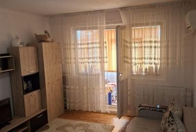 Apartament cu 2 camere semidecomandat în Craiovița Nouă