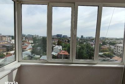 Apartament cu 4 camere semidecomandat în Crângași