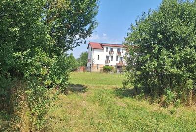 Teren de 4280 mp, în Central