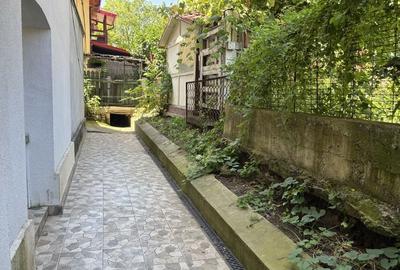Garsonieră decomandată în Independenței