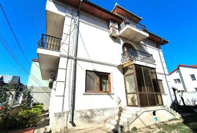 Casă cu 7 camere cu Teren 400 Mp în Lazu