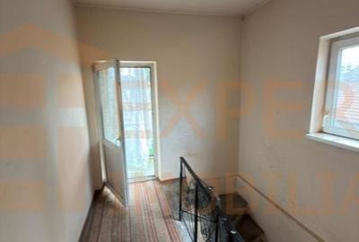 Casă cu 4 camere cu Teren 200 Mp în Central