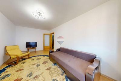 Apartament cu 3 camere decomandat în Răcădău
