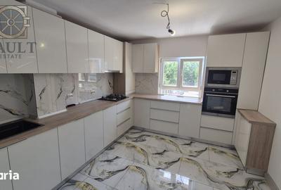 Apartament cu 4 camere decomandat în Central