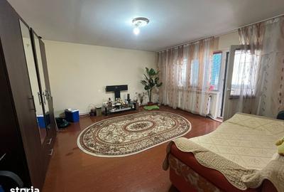 Apartament cu 3 camere decomandat în Gară