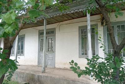 Casă cu 2 camere cu Teren 877 Mp în Central