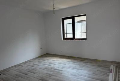 Casă cu 2 camere cu Teren 339 Mp în Central