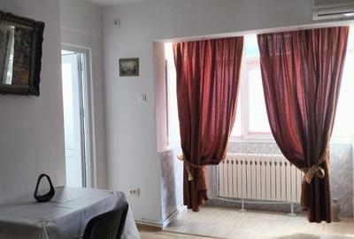 Garsonieră decomandată în Central