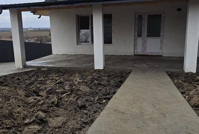 Casă cu 4 camere în Sârca