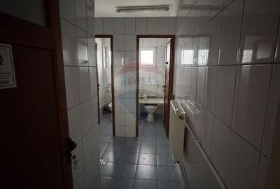 Spațiu comercial, de 1,200 mp, în Central - 8