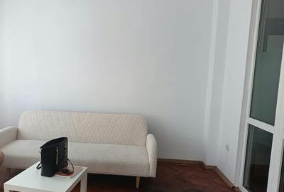 Apartament cu 3 camere semidecomandat, mobilat în Armeneasca