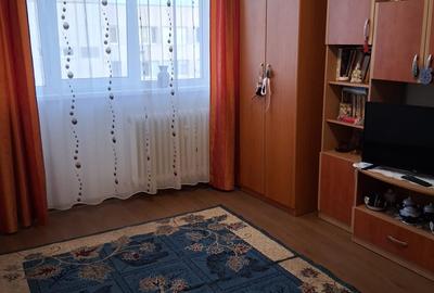 Apartament cu 4 camere semidecomandat în Drumul Taberei