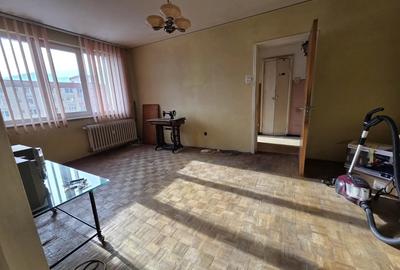 Apartament cu 2 camere semidecomandat în Centrul Civic