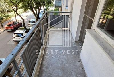Apartament cu 4 camere decomandat în Micro 16