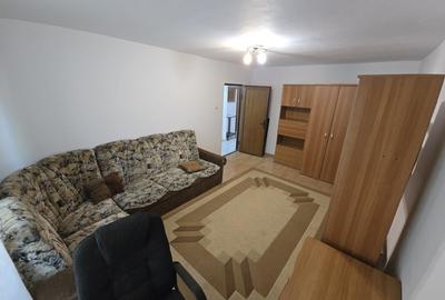 Apartament cu 3 camere decomandat, mobilat în Olimpia-Stadion