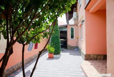 Casă cu 5 camere cu Teren 395 Mp în Central