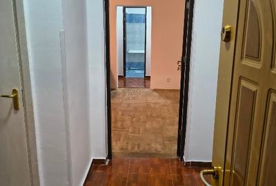 Apartament cu 2 camere semidecomandat, mobilat în Micro 11