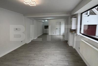 Spațiu comercial, de 49 mp, în Periferie